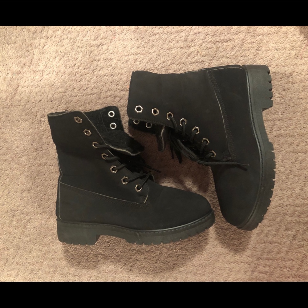 Black faux fur boots